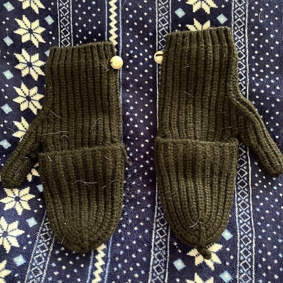 Banana Republic Women’s Black Mittens With Fold Over To Allow Fingers Out NWOT - Picture 2 of 4